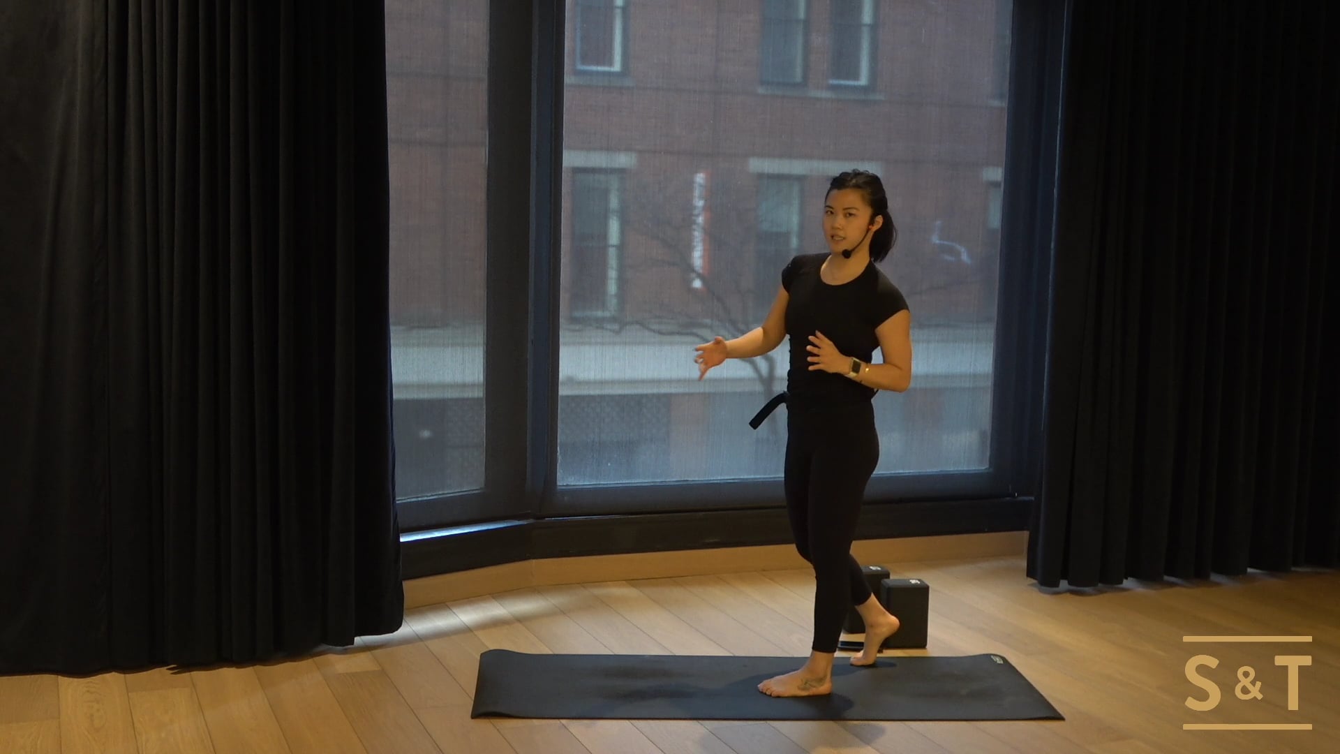 Vinyasa Core Flow: Pop Pool Party with Rachel, Sweat Live Mar 22, 2021