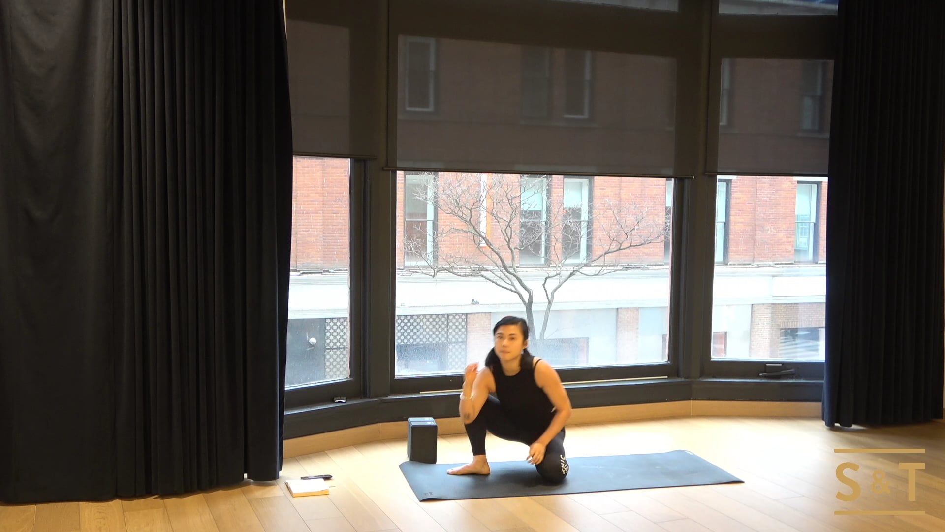 Core Flow with Rachel, Sweat Live Jan 4, 2021