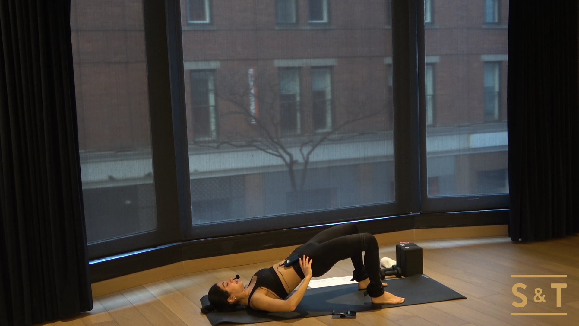 Hot HIIT: Abs & Assets with Lisa, Sweat Live Jan 9, 2021