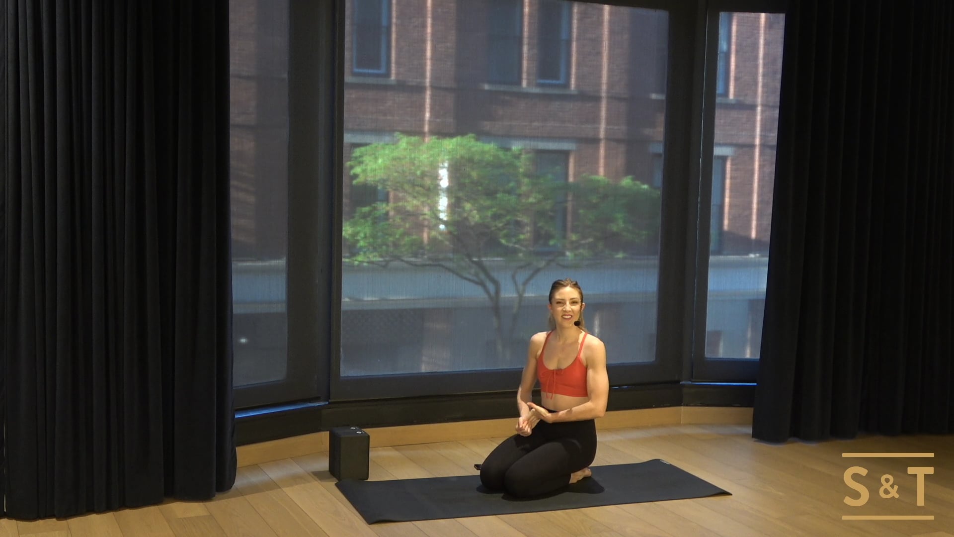 Vinyasa Flow with Rory, Sweat Live Jun 9, 2021