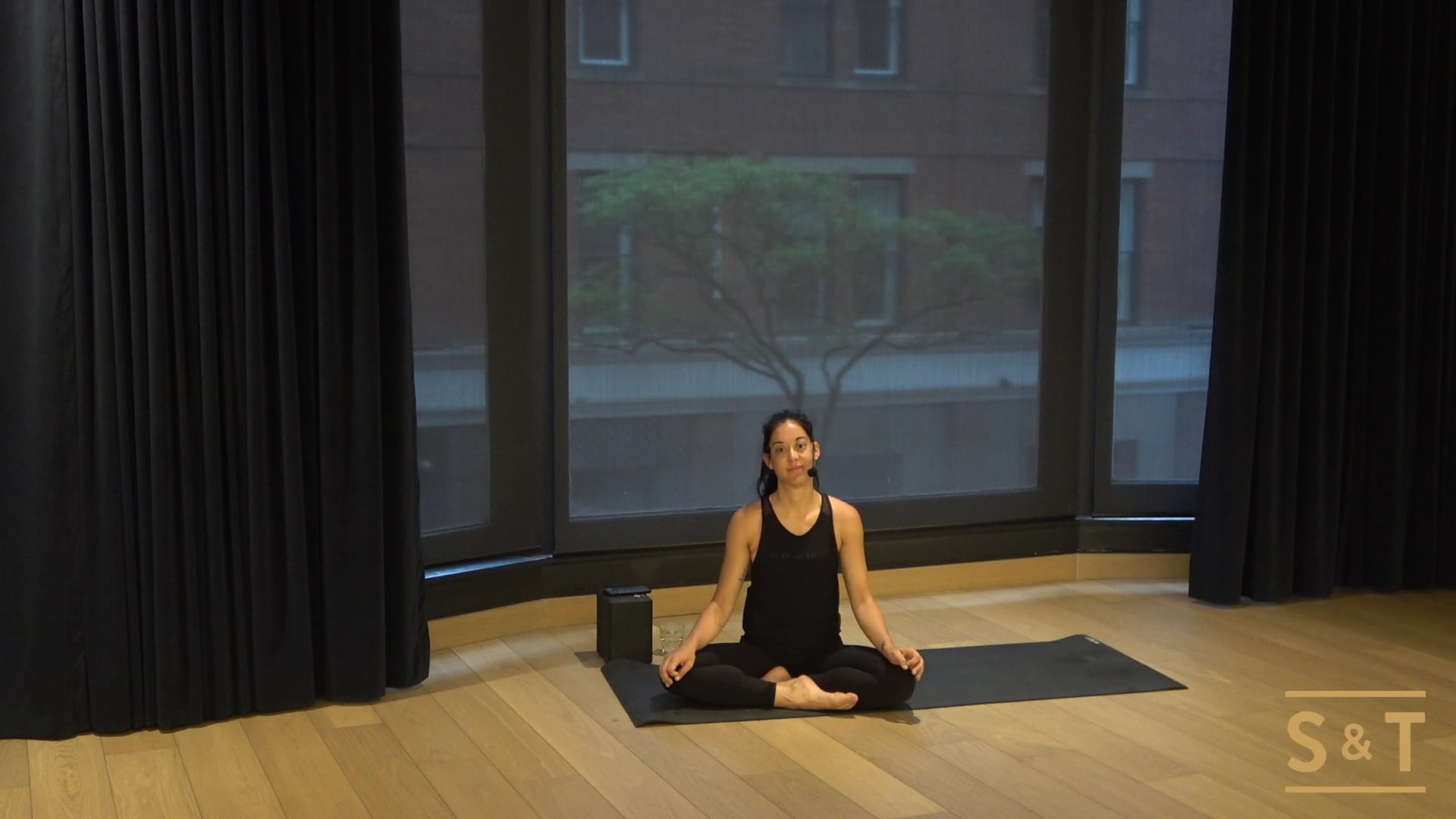 Vinyasa Slow Flow with Angela, Sweat Live Jun 14, 2021
