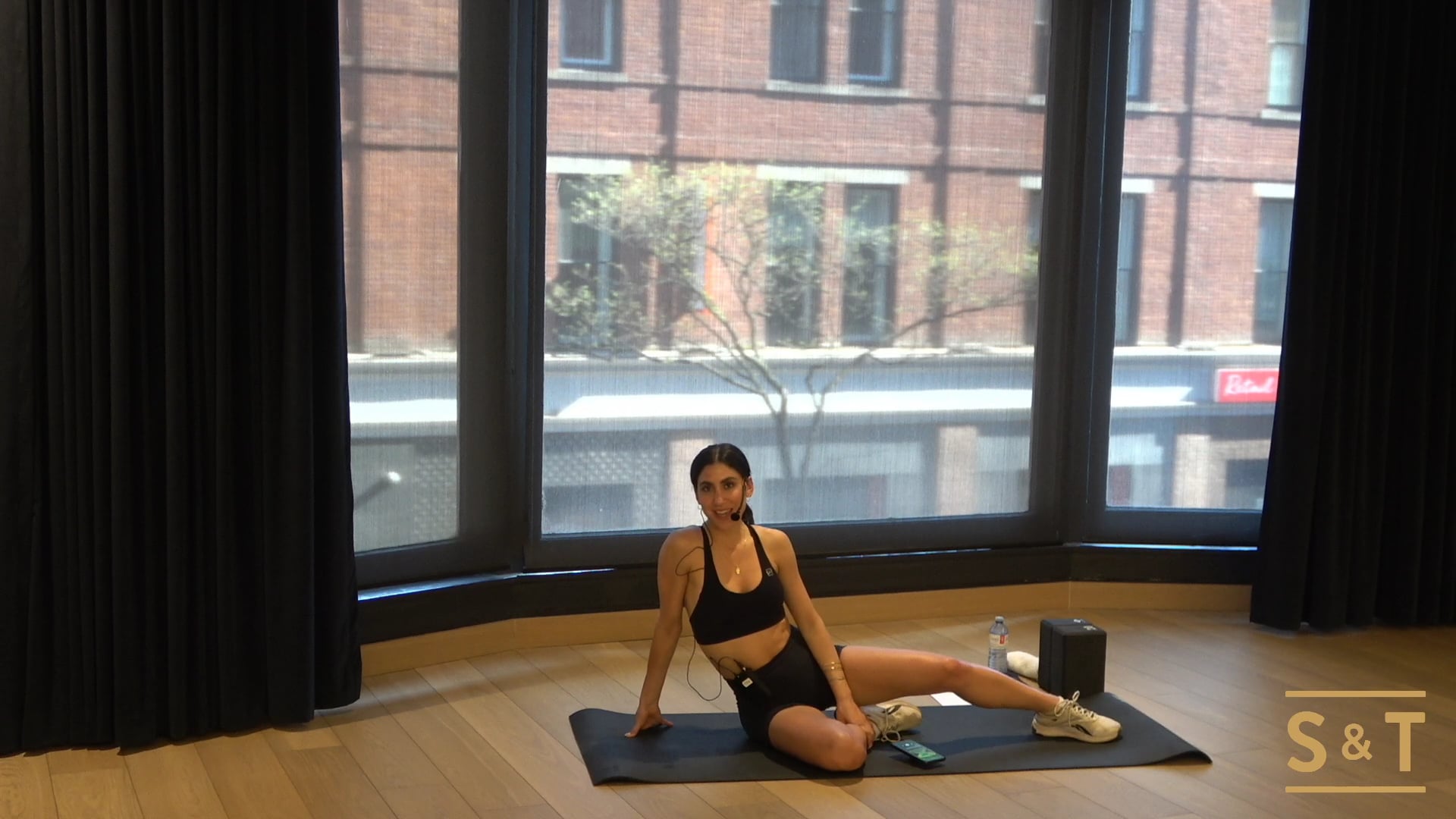 Hot HIIT Abs and Assets with Lisa, Sweat Live May 18, 2021