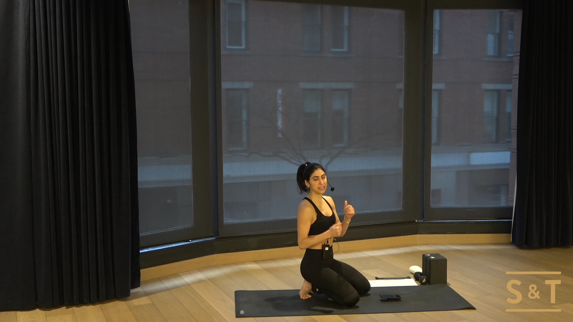 Hot HIIT Core with Lisa, Sweat Live Jan 25, 2021