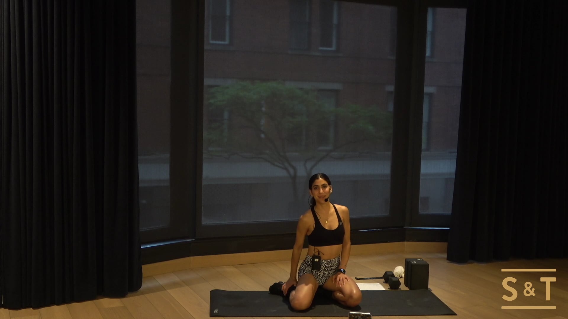 Hot HIIT Abs and Assets with Lisa, Sweat Live Jun 8, 2021