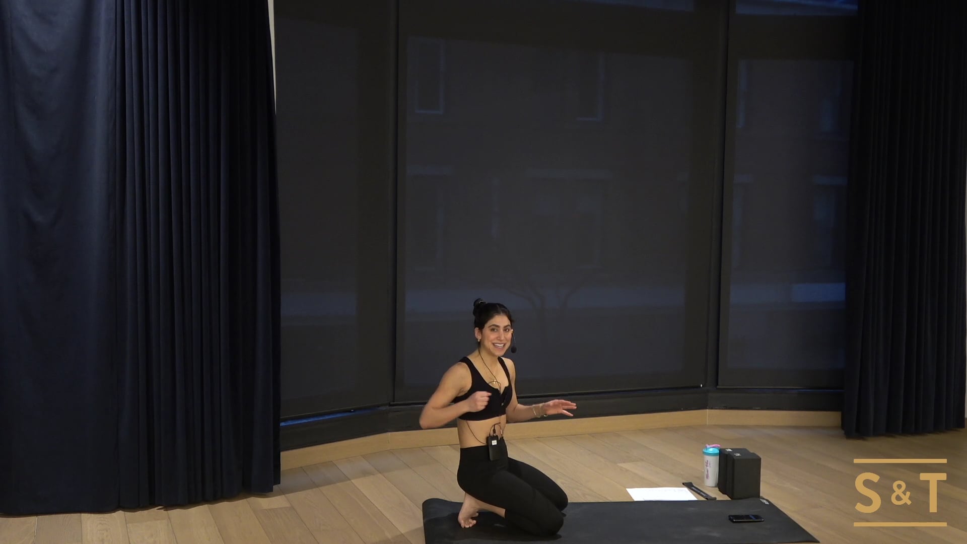 Hot HIIT Core with Lisa, Sweat Live Jan 4, 2021