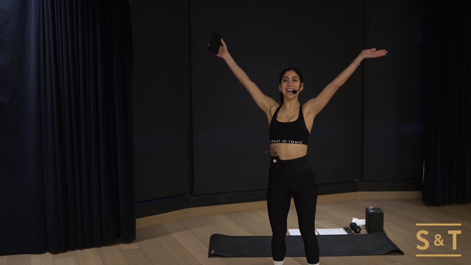 Hot HIIT-Abs & Assets with Lisa, Sweat Live Jan 19, 2021