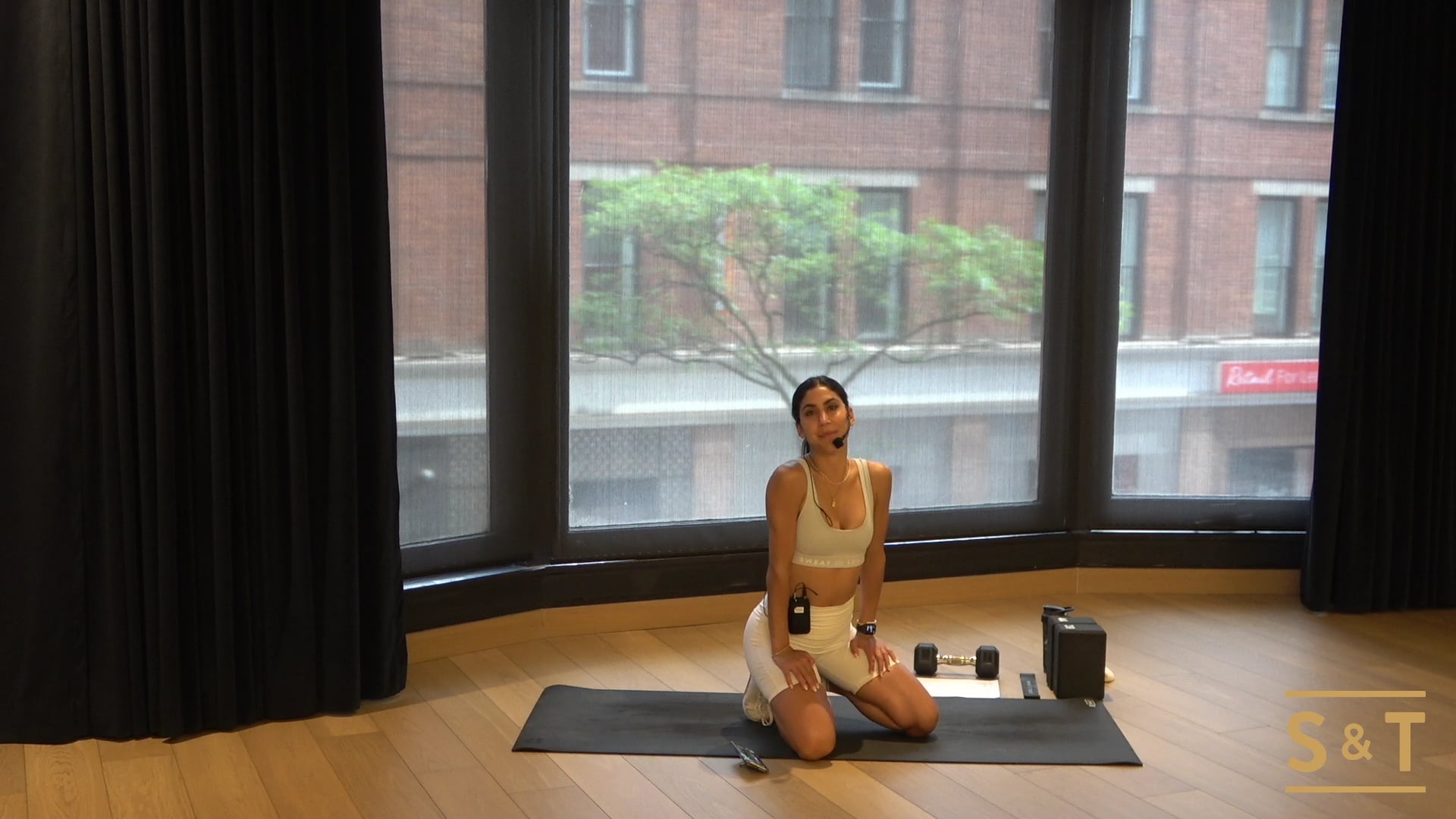 Hot HIIT Full Body with Lisa, Sweat Live Jun 24, 2021