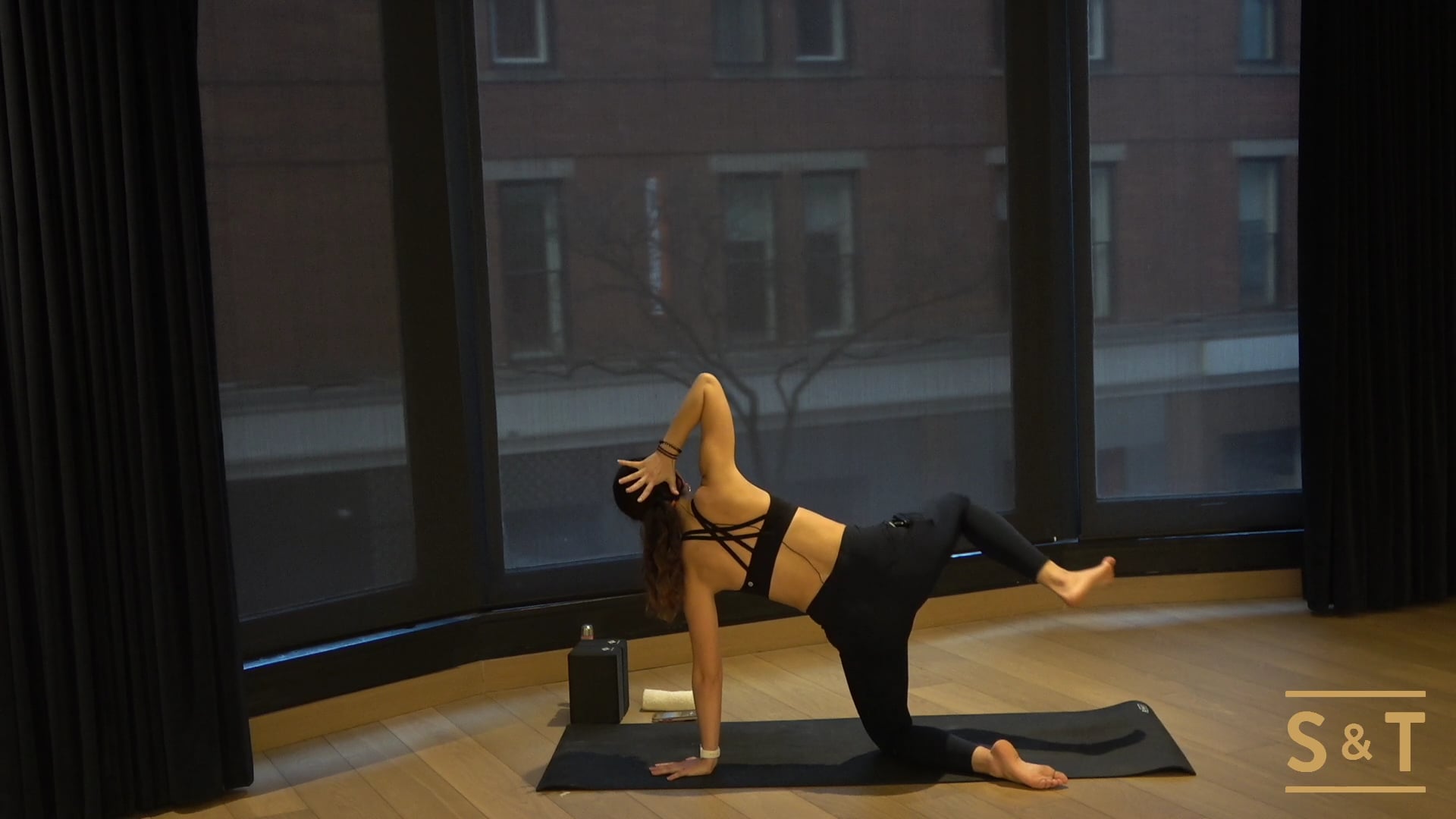 Slay + Stretch with Brittany, Sweat Live Jan 8, 2021