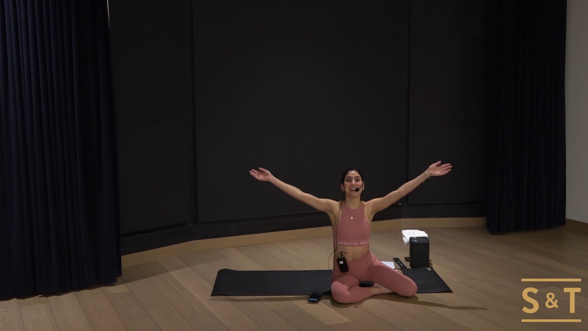 Hot HIIT with Lisa, Sweat Live Dec.29 2020