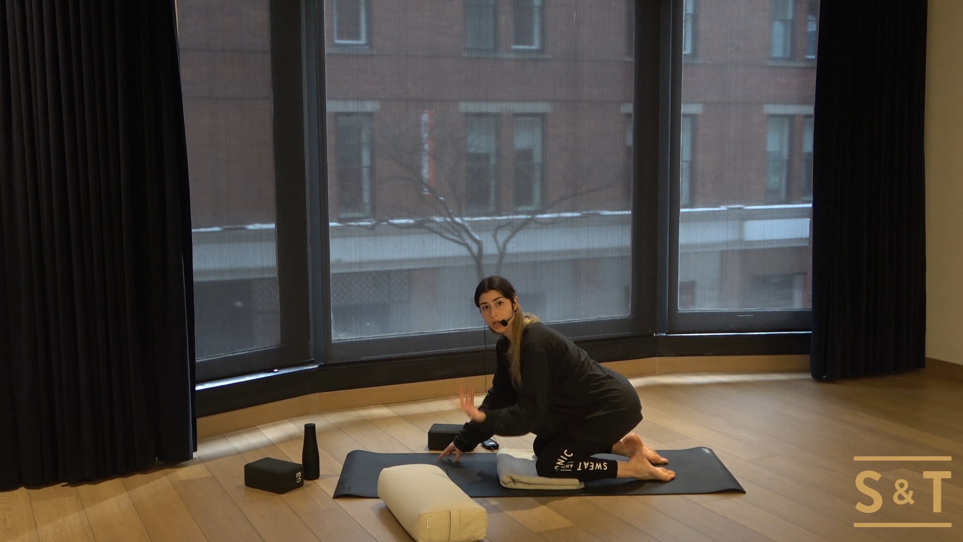 Yin and Chill with Amanda, Sweat Live Dec. 28 2020