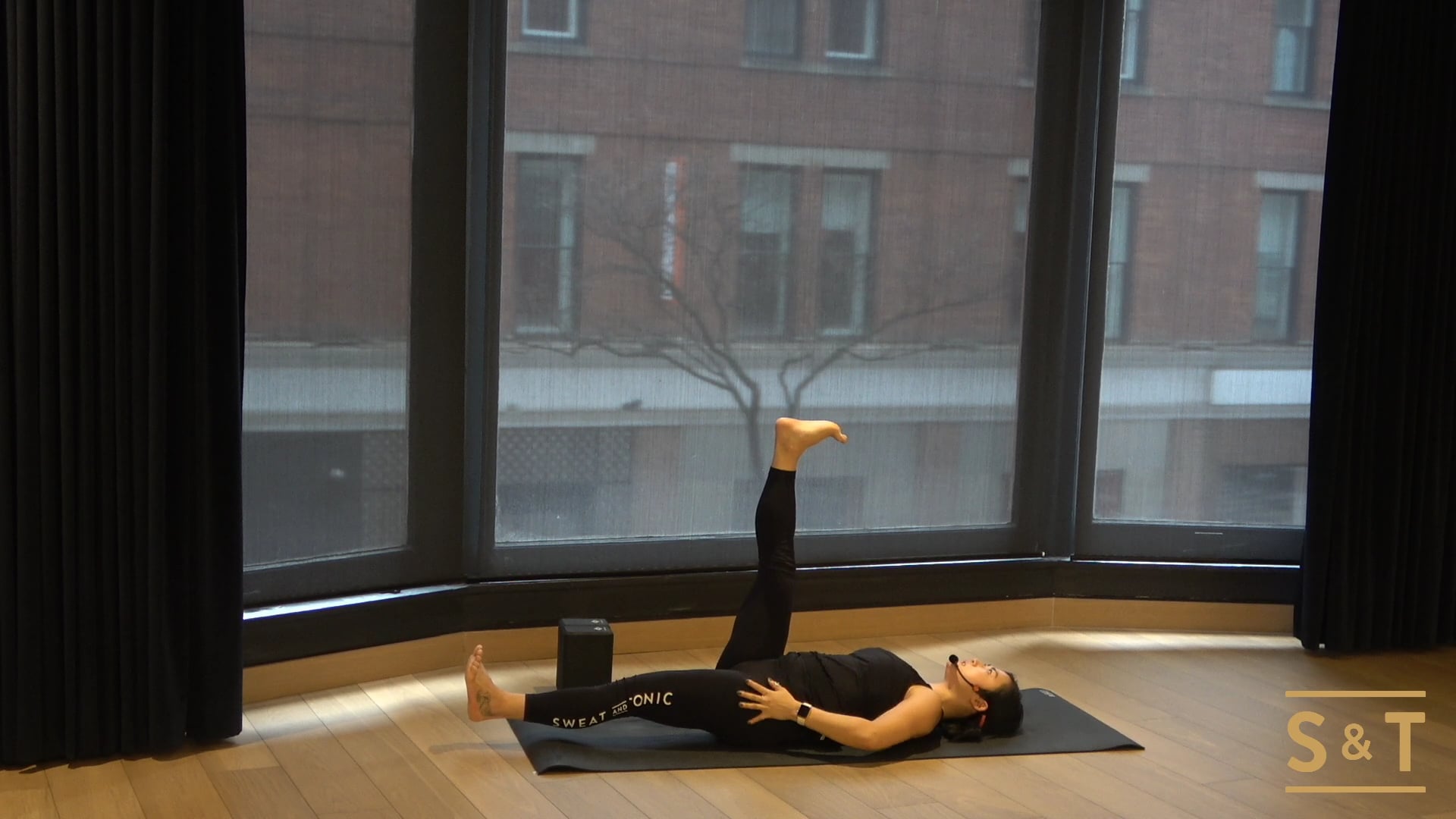 Core Flow with Rachel, Sweat Live Jan 11, 2021