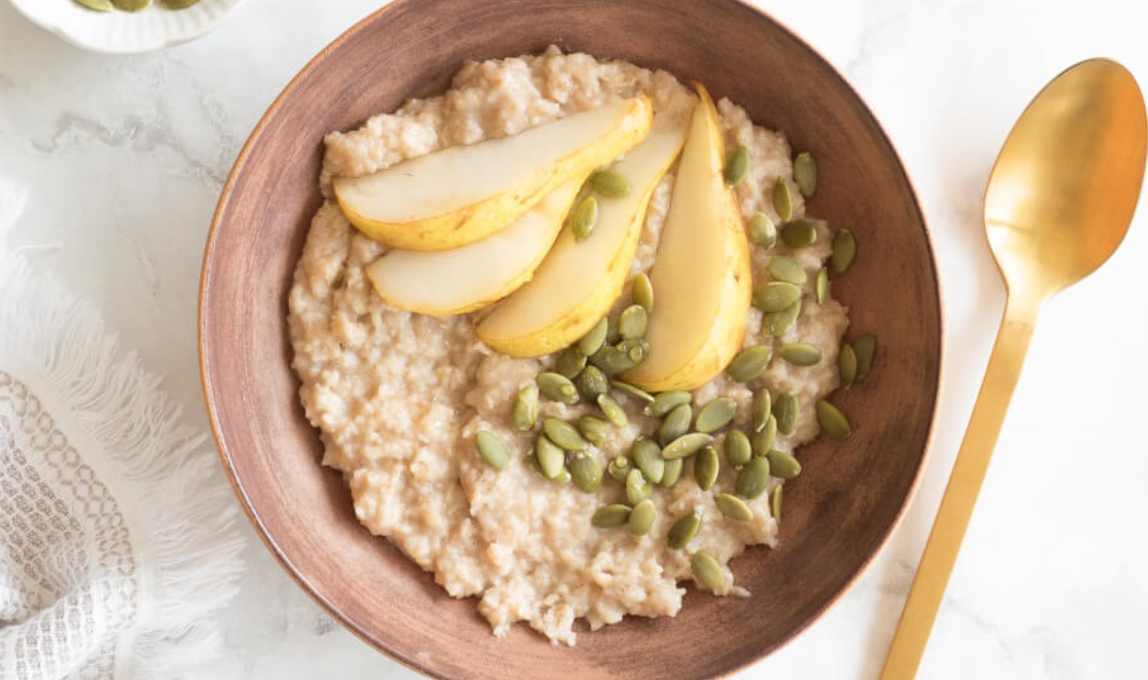 Honey Protein Oats with Pear & Pumpkin Seeds