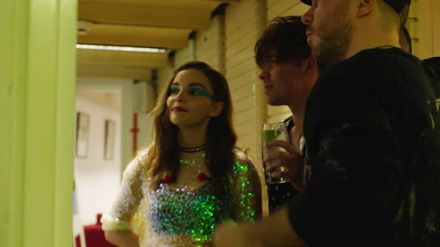 CHVRCHES - Seconds To Stage