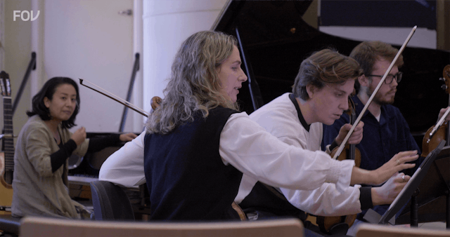 Giving Voice - Lisa Illean: arcing, s...