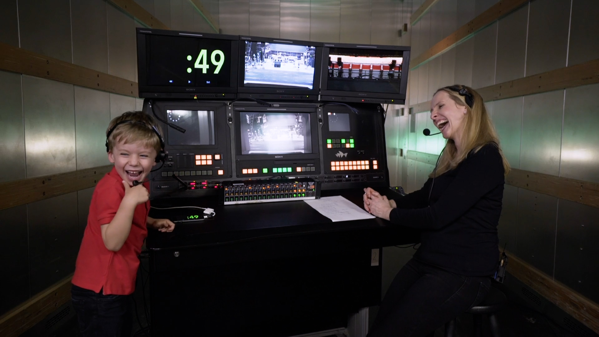 Who's in the Lift? A Stage Manager! | Age 5+
