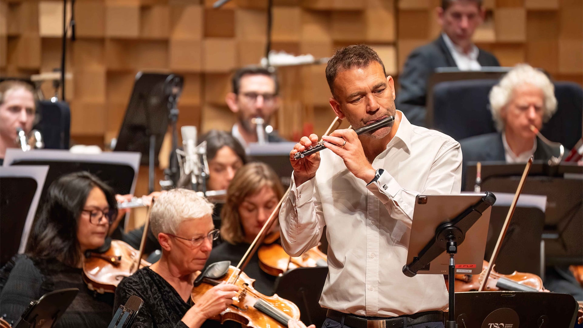 Sdraulig's Icarus, for solo piccolo and orchestra
