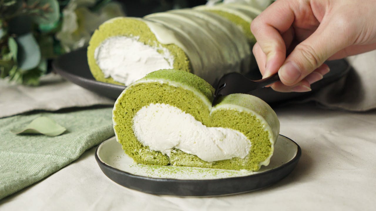 クリーミー天国 抹茶のふわふわロールケーキ Tastemade クリーミー天国 抹茶のふわふわロールケーキ Tastemade