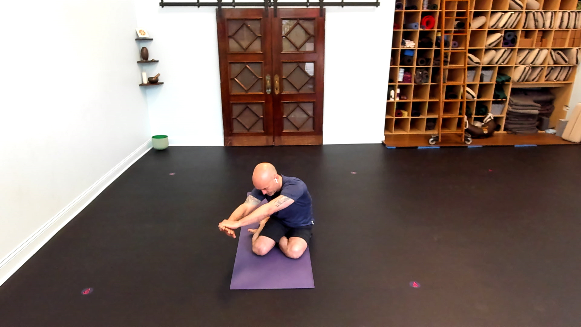 Tutorial with Jim: Bharadvajasana Vinyasa - Windshield Wiper Variation