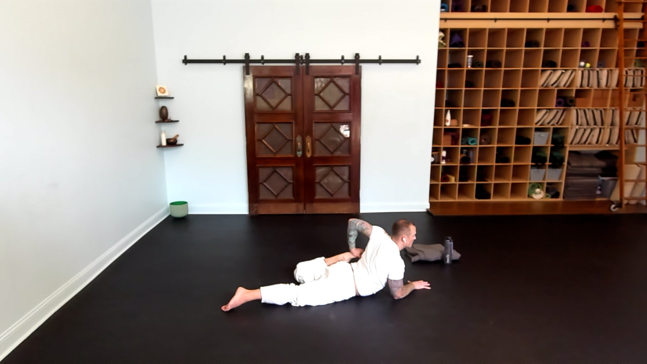 Multi-level with James: Inverted Bow Shoulder Stand Bastrika 75-minute