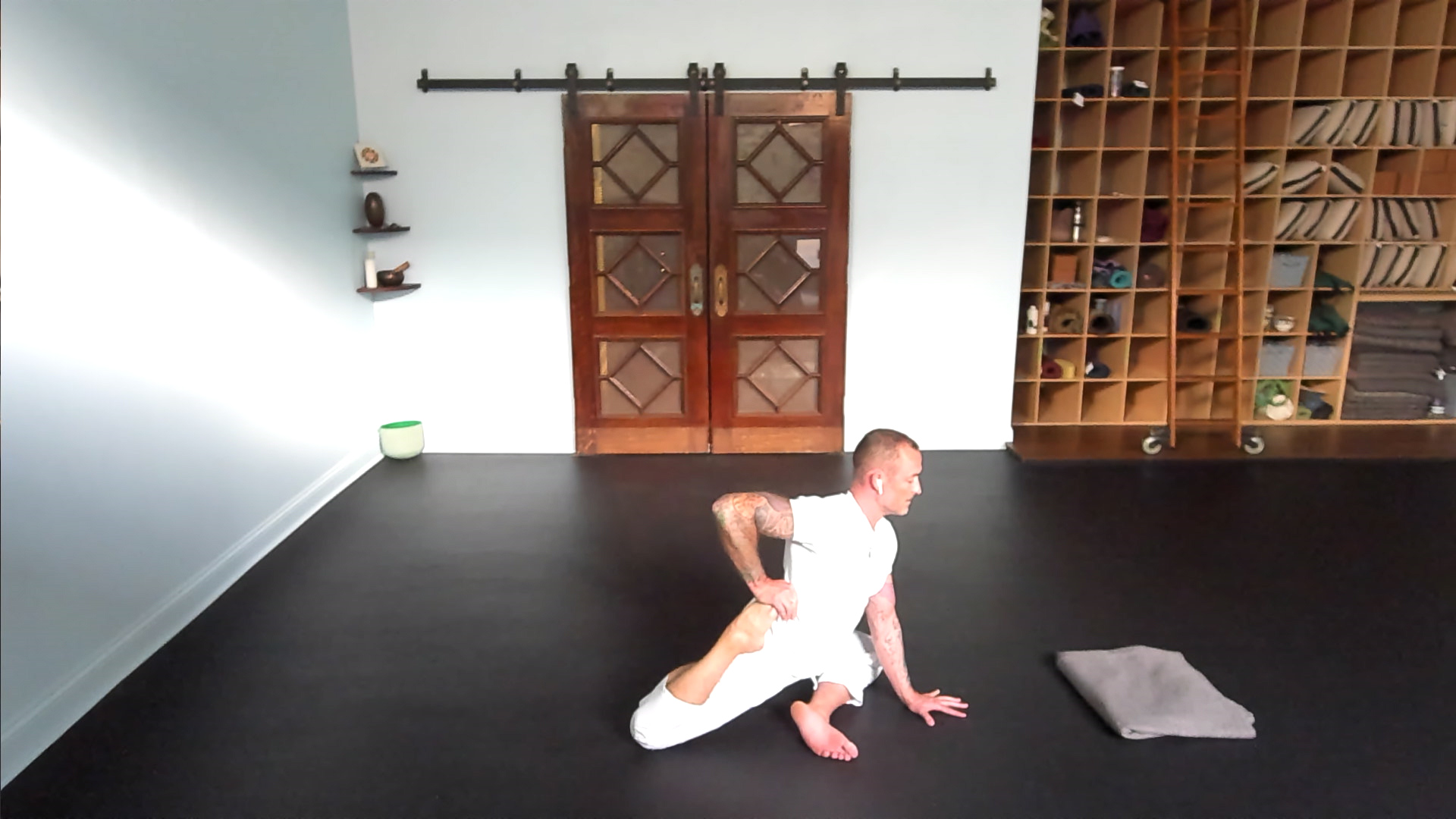 Multilevel with James: Preparatory Poses for Vishvamitrasana 75-minute