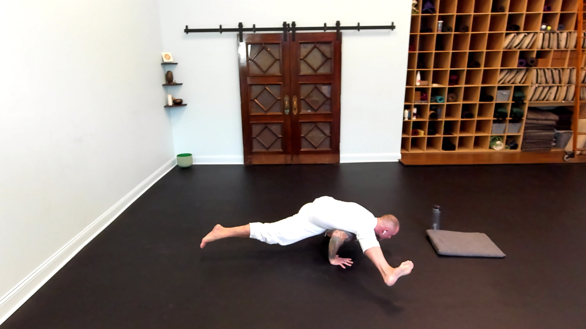 Vigorous with James: Nataraj, One-legged Inverted Bow, Pause Breath  75-mintue - James Tennant - Tejas Yoga
