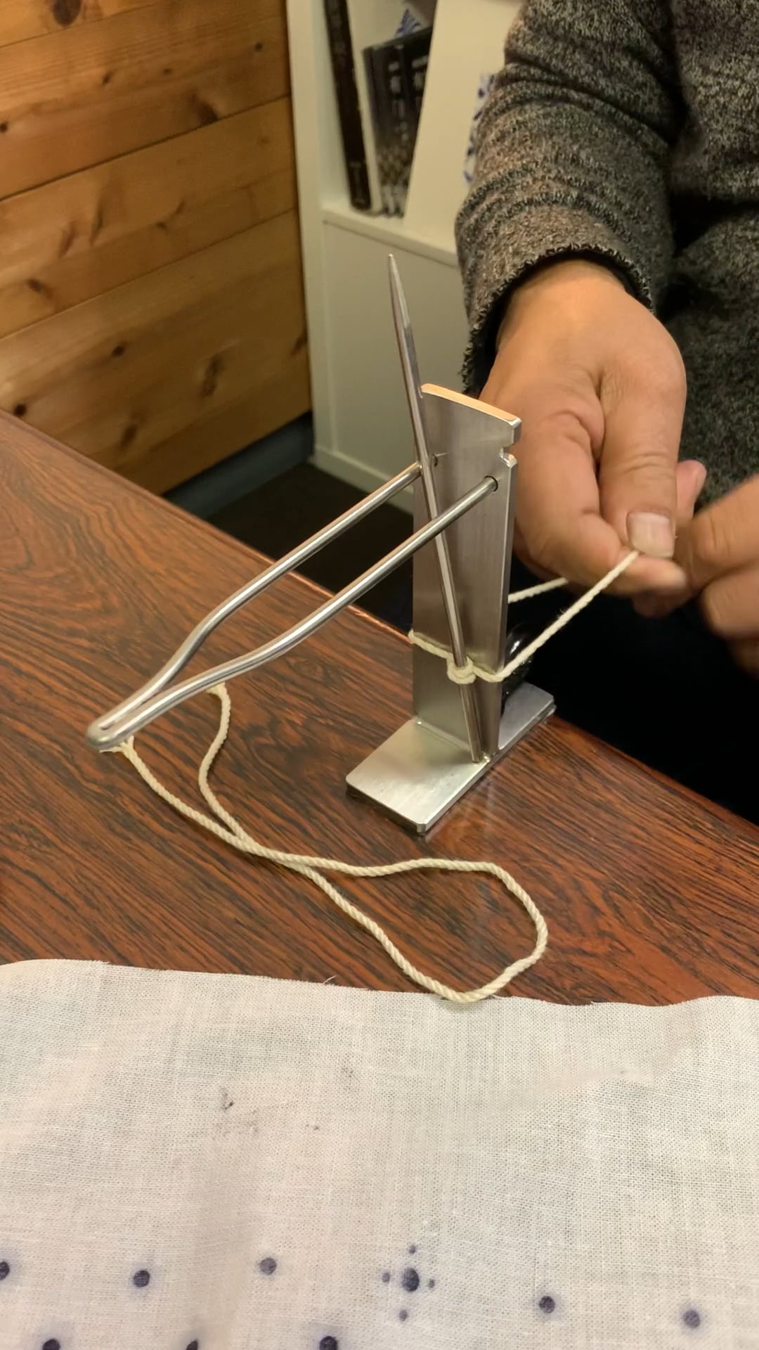 How to attach Tsukidashi Pin to Shibori Stand