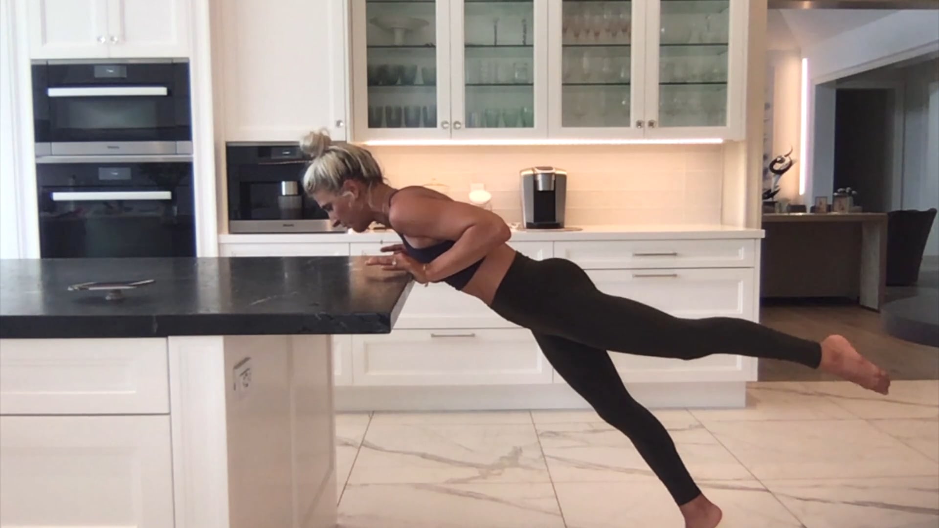 10 Minute Island Arms Workout - Pushup Series