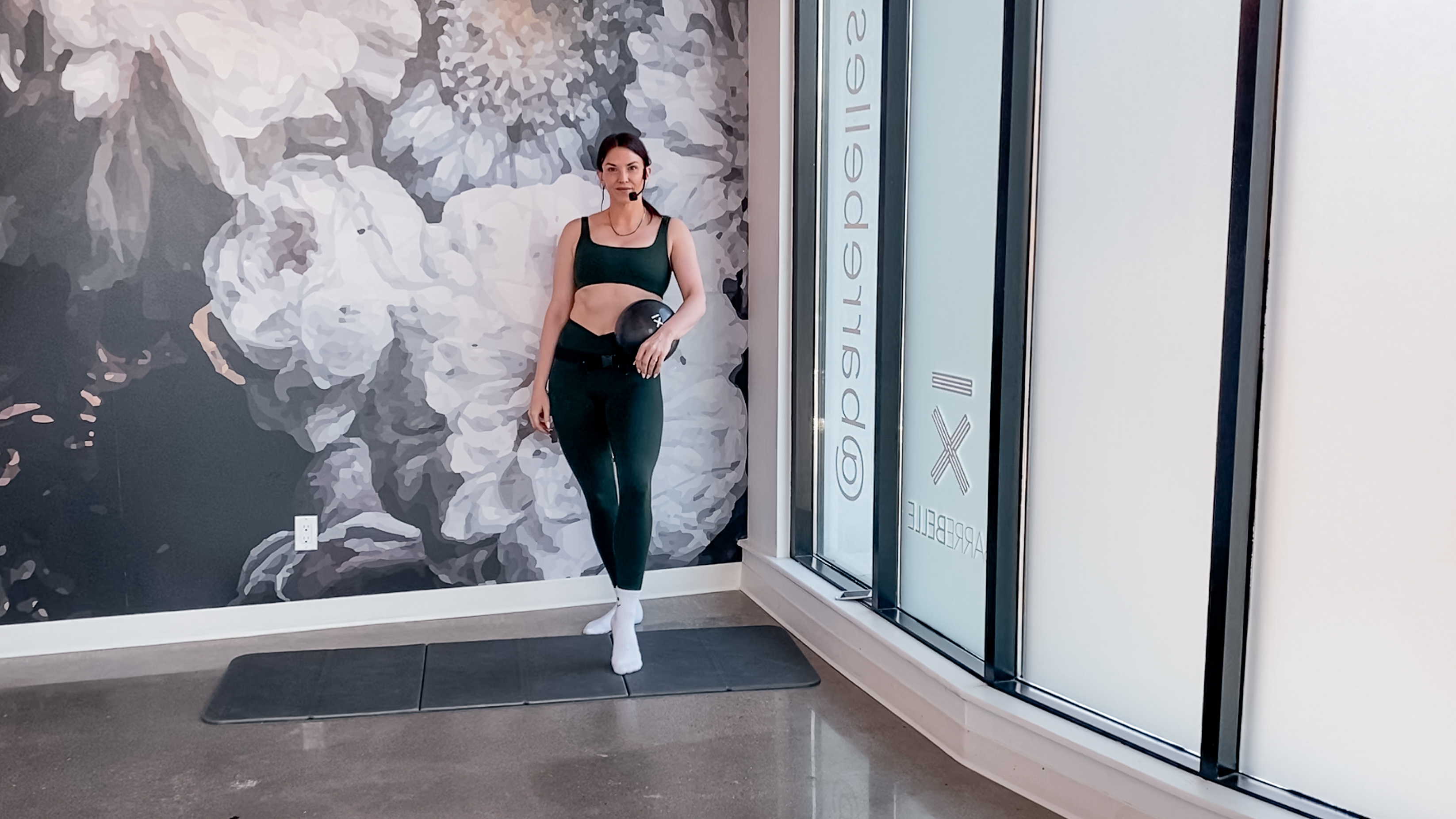 Ass & Abs on the Floor | Jenna