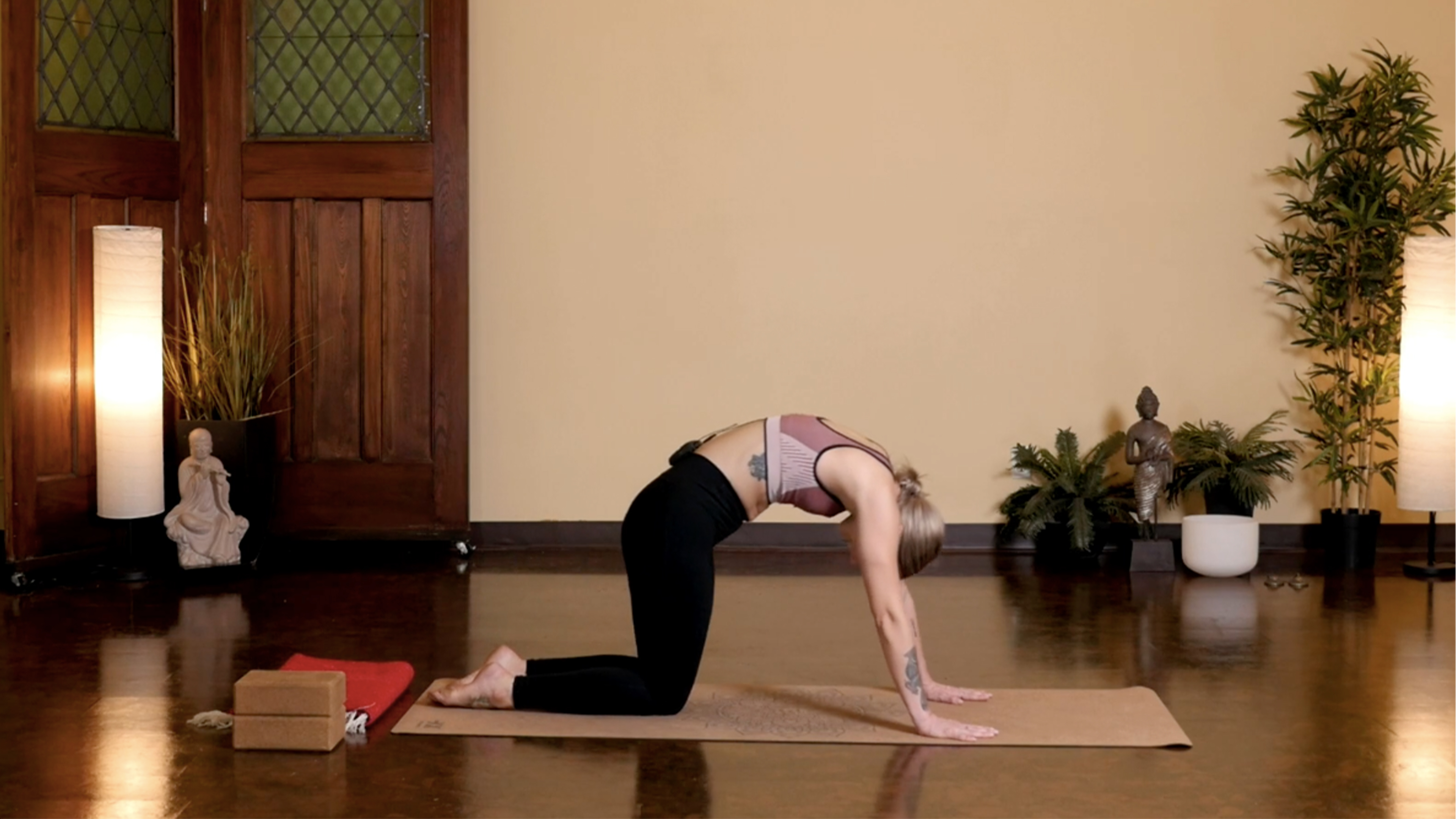 Slow Flow with Lindsey 