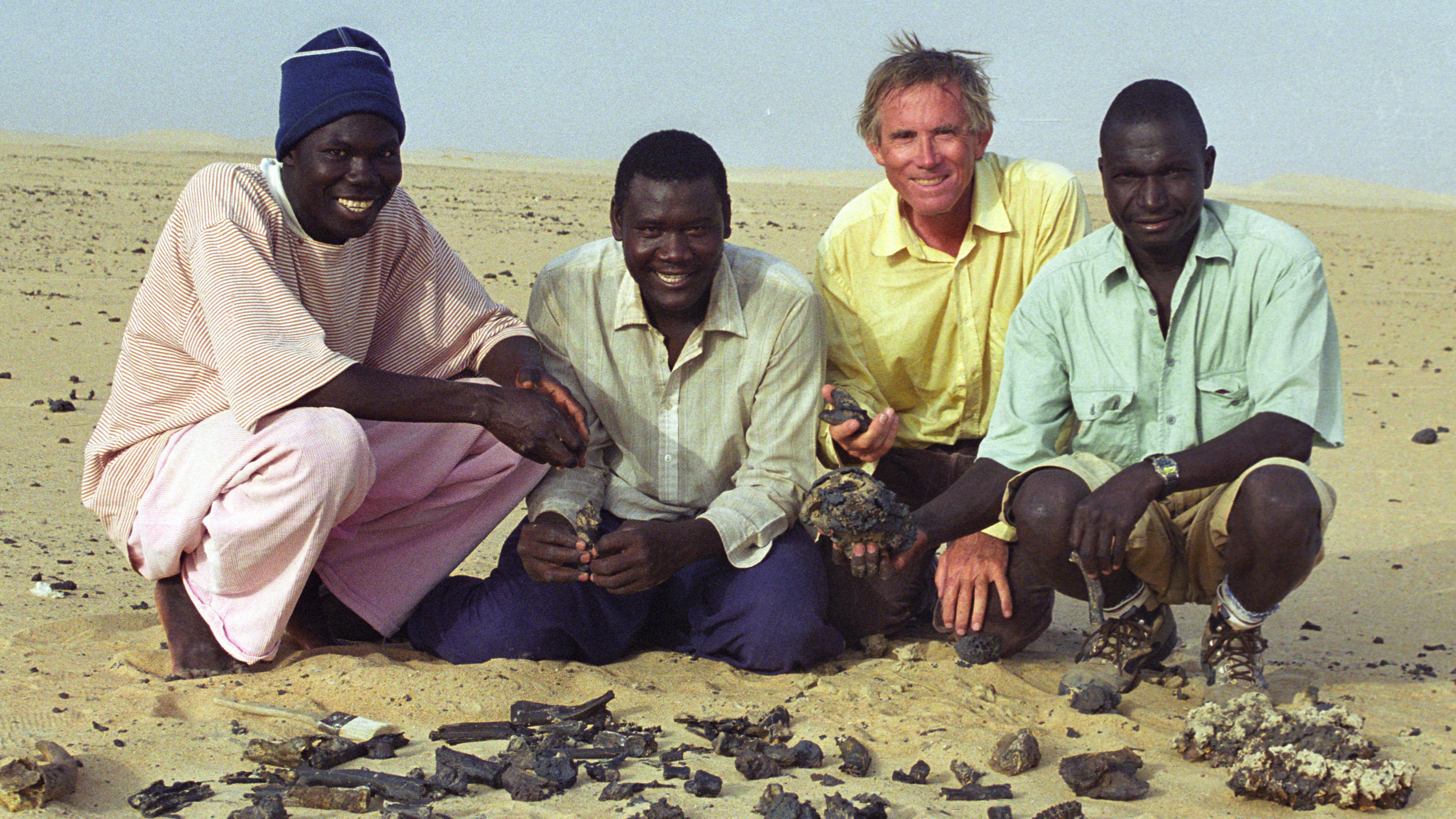 Episode 8/8 Scientists Hiding Fossils and Ape-Men Tools