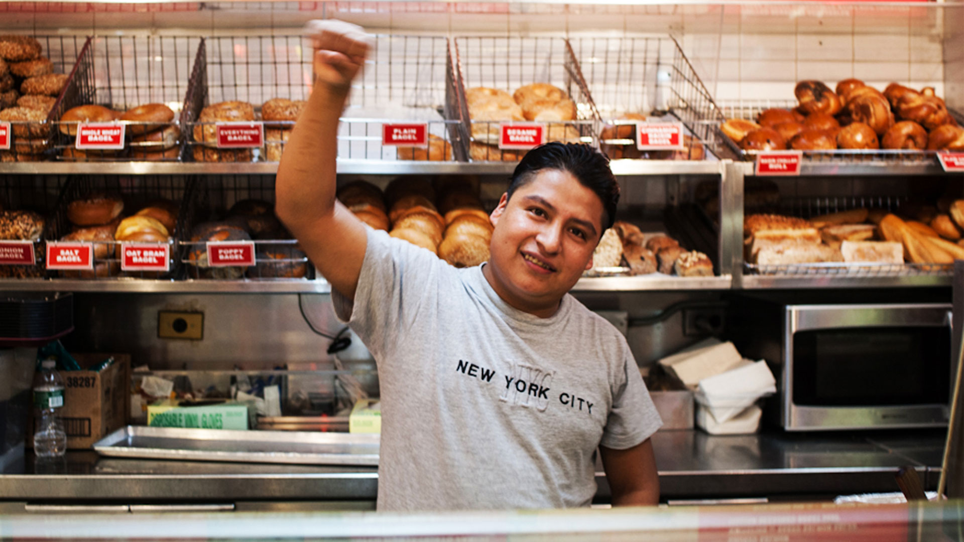 The Hand That Feeds (bilingual)