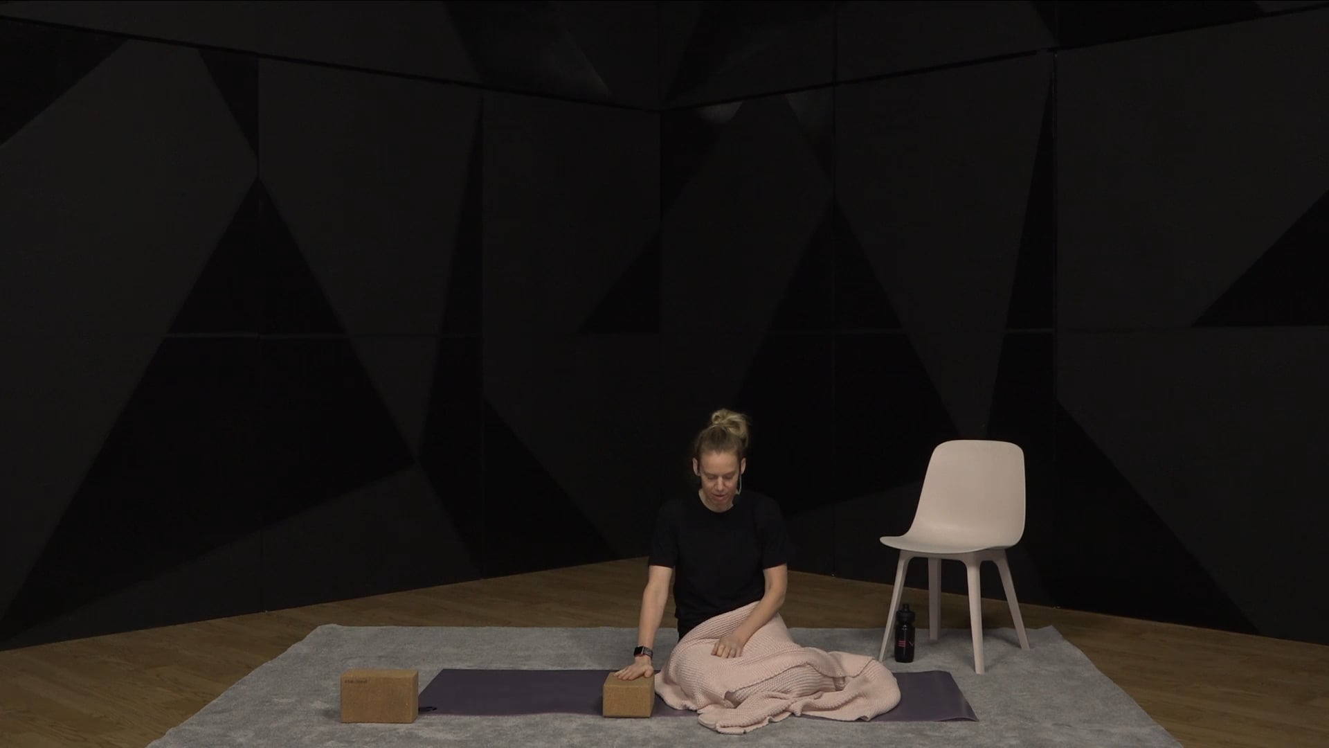 16- PRENATAL MEDITATION WITH LUCY (10 MIN)