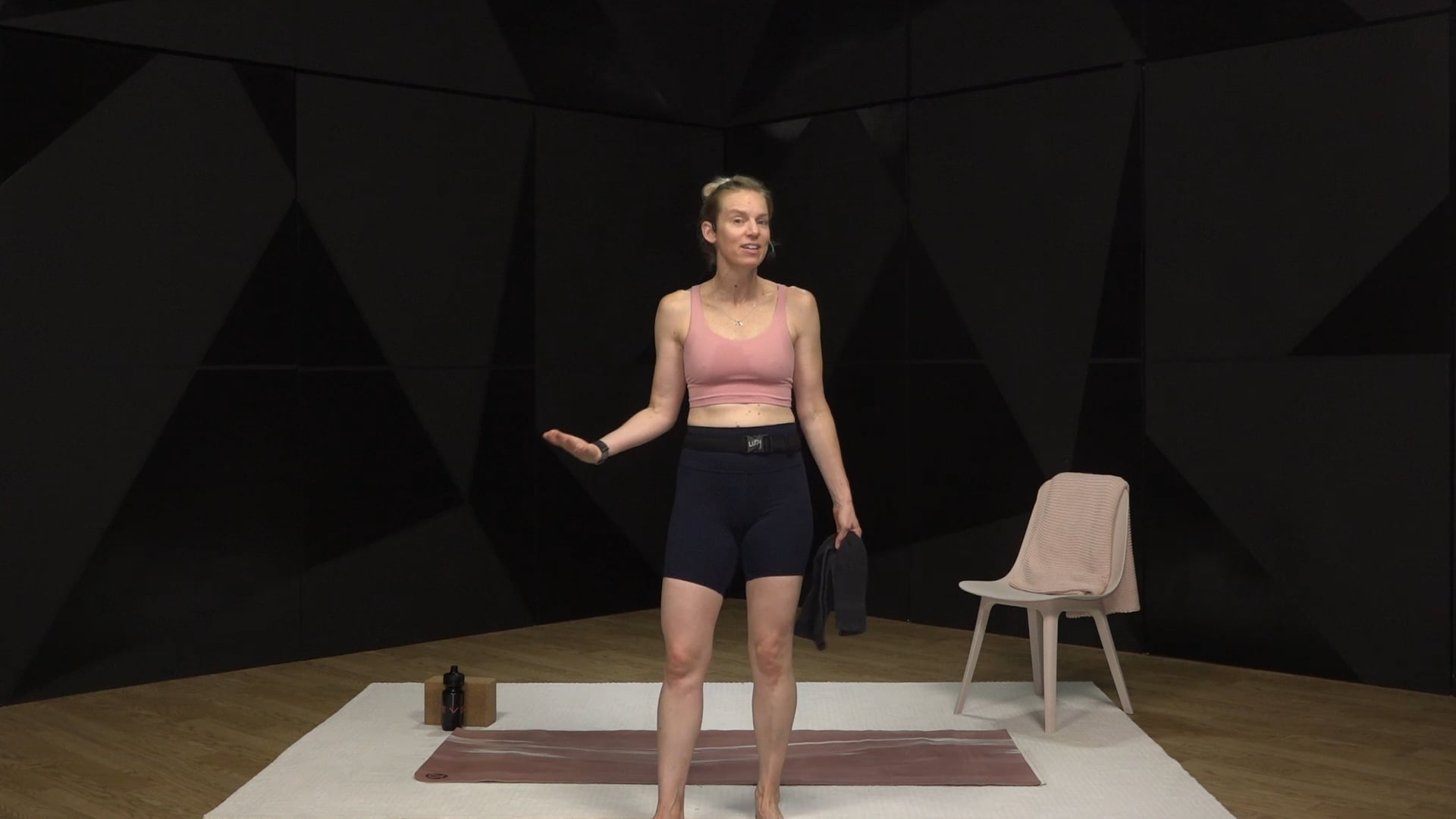 23- PRENATAL YOGA WITH LUCY (30 MIN)