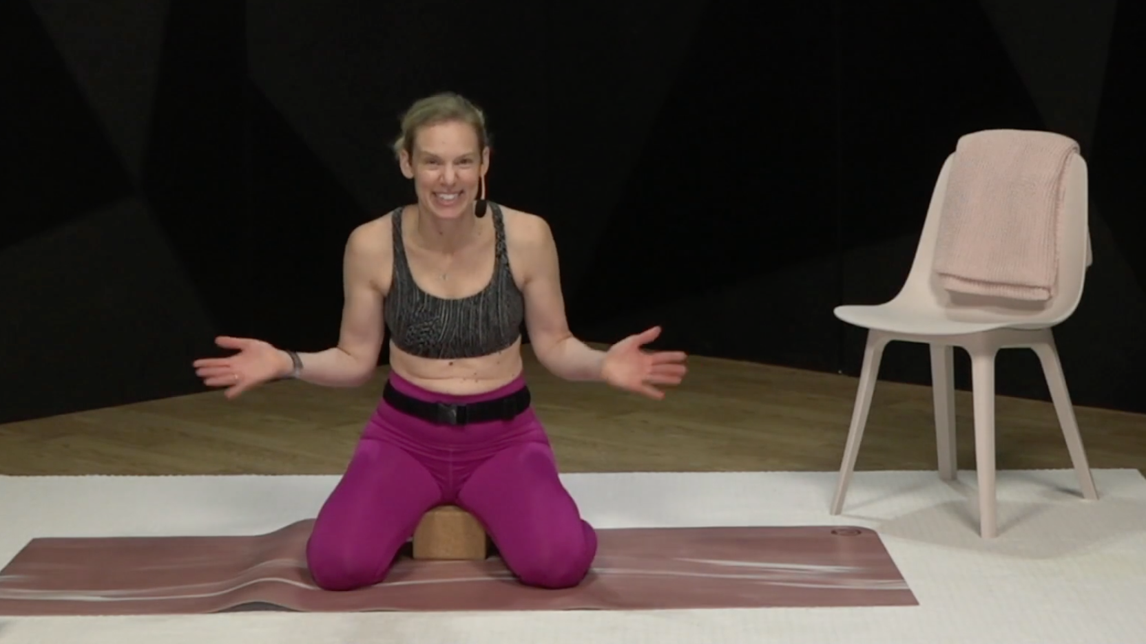 02- POSTPARTUM YOGA WITH LUCY (25 MIN)