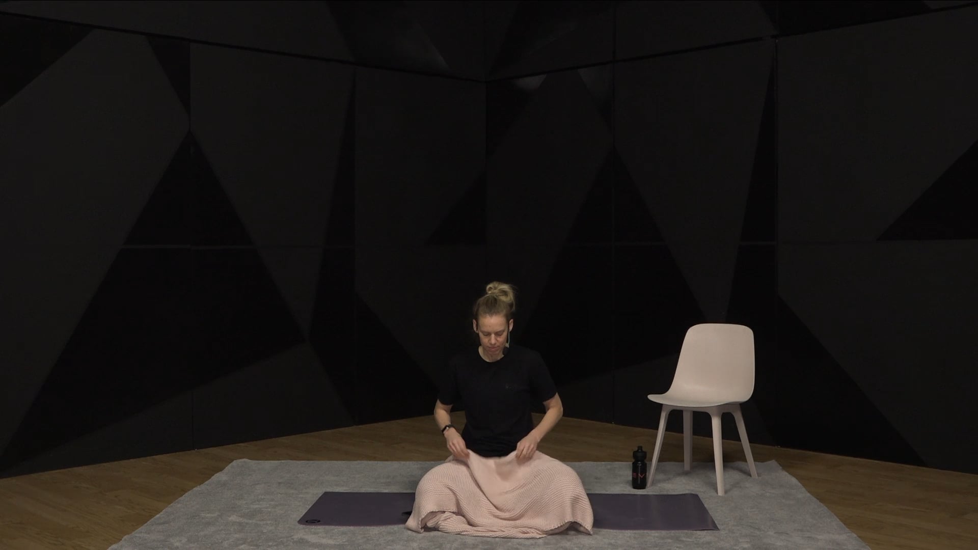 15- PRENATAL MEDITATION WITH LUCY (10 MIN)
