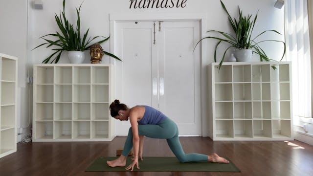 60 Min: Vinyasa Yoga with Rosemary Ga...
