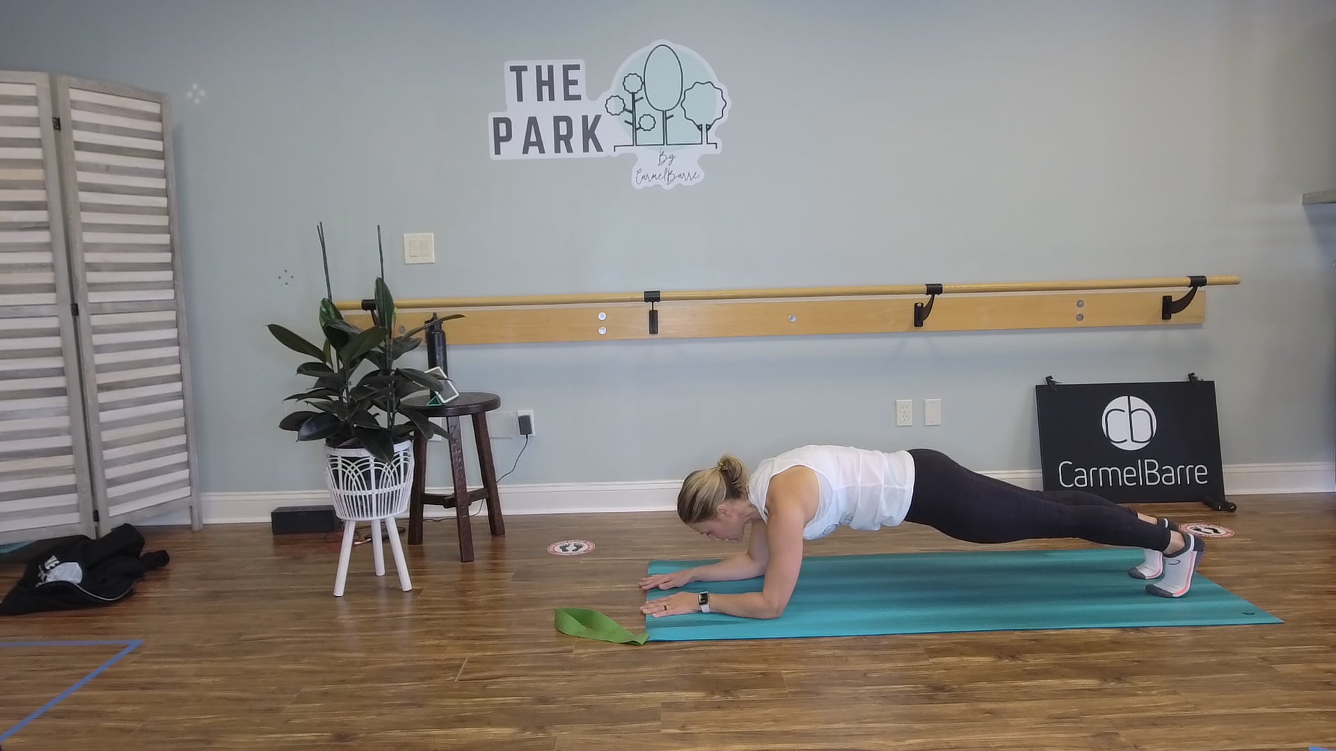 Gennifer | 20 Min Barre | November 20, 2020