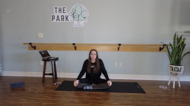 Ashley | 10 Min Mindful Stretch