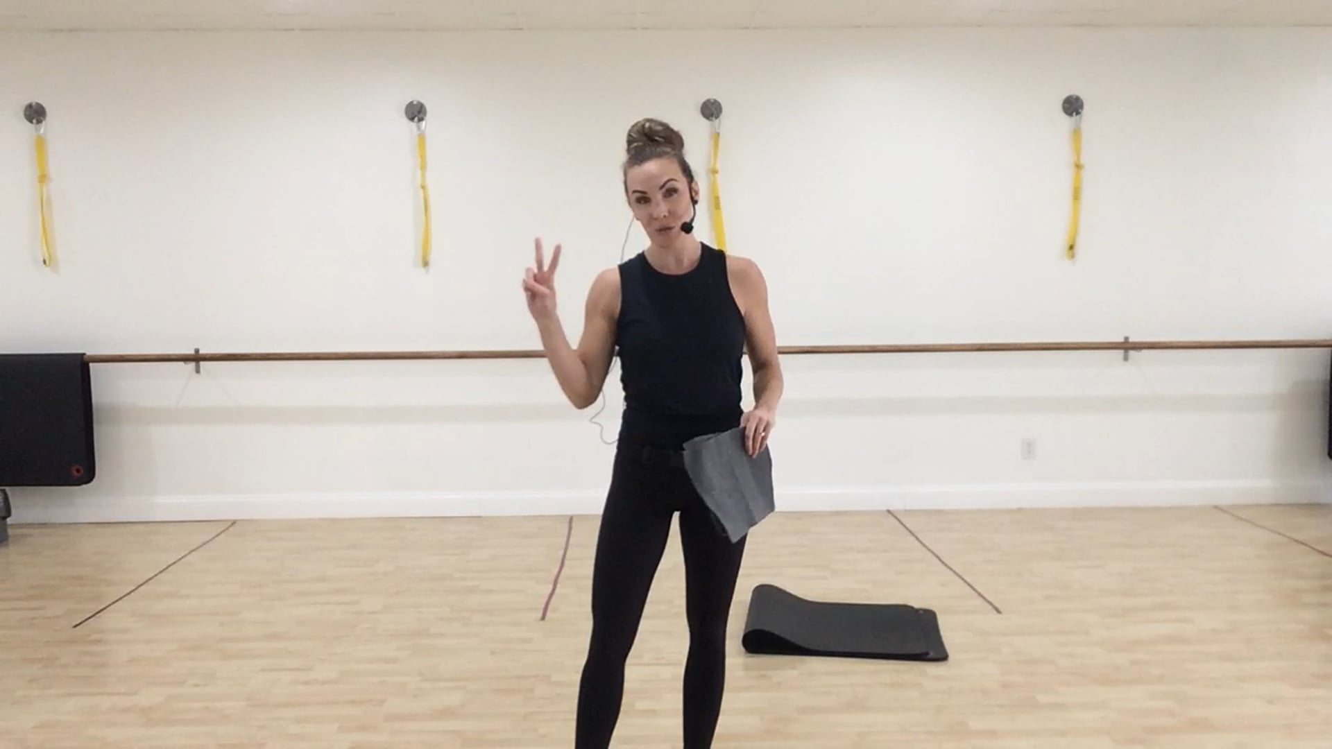 11/17/20 - Abs + Sliders w/Taryn - 25 min