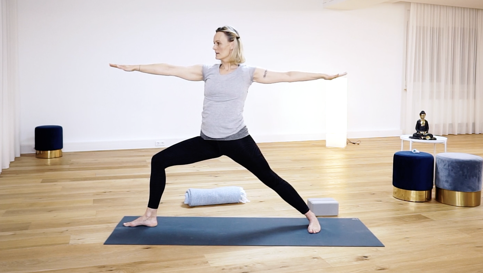 Vinyasa Abendflow  – Aktivieren, Öffnen & zur Ruhe kommen (#86)