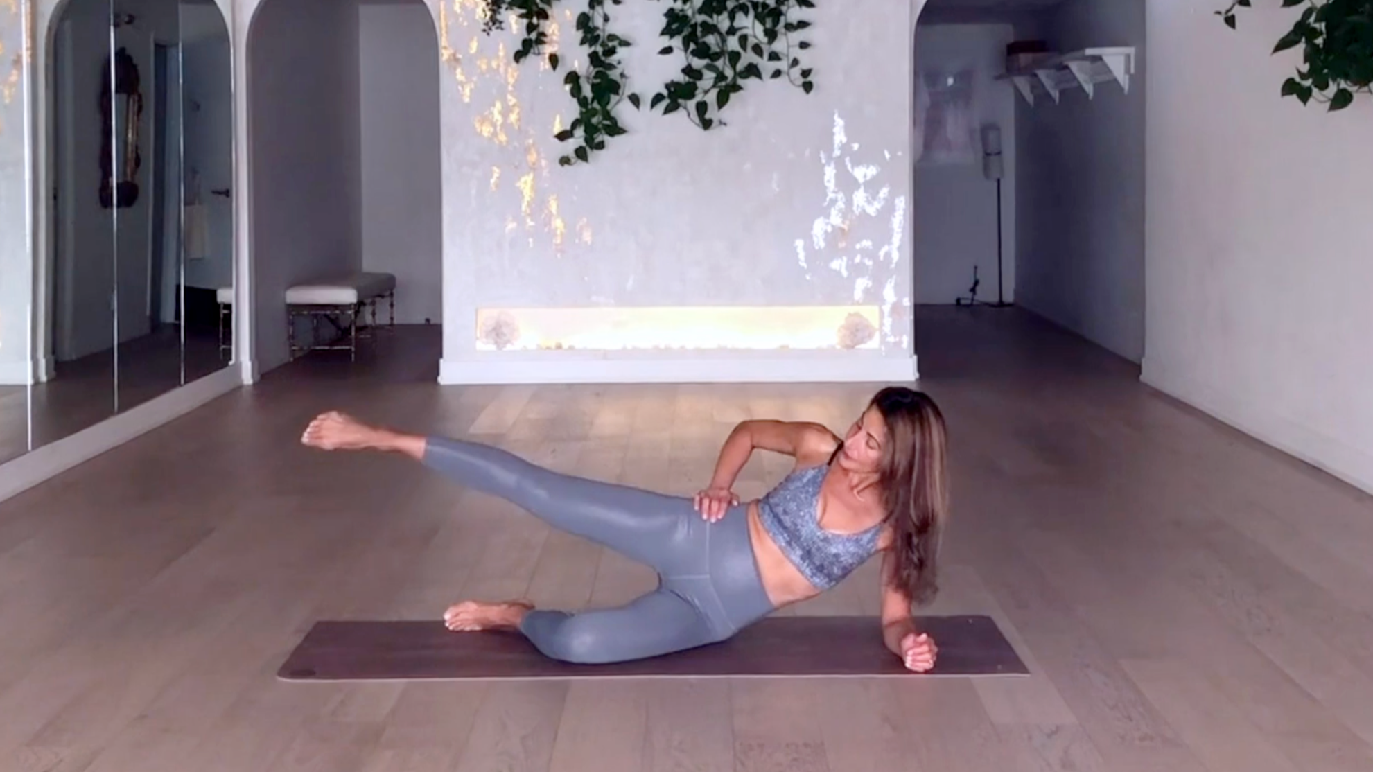 23 Min Fiery Glutes Yoga Flow w/ Elmira