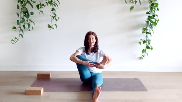 40 Min Happy Hips & Hamstrings w/ Andrea