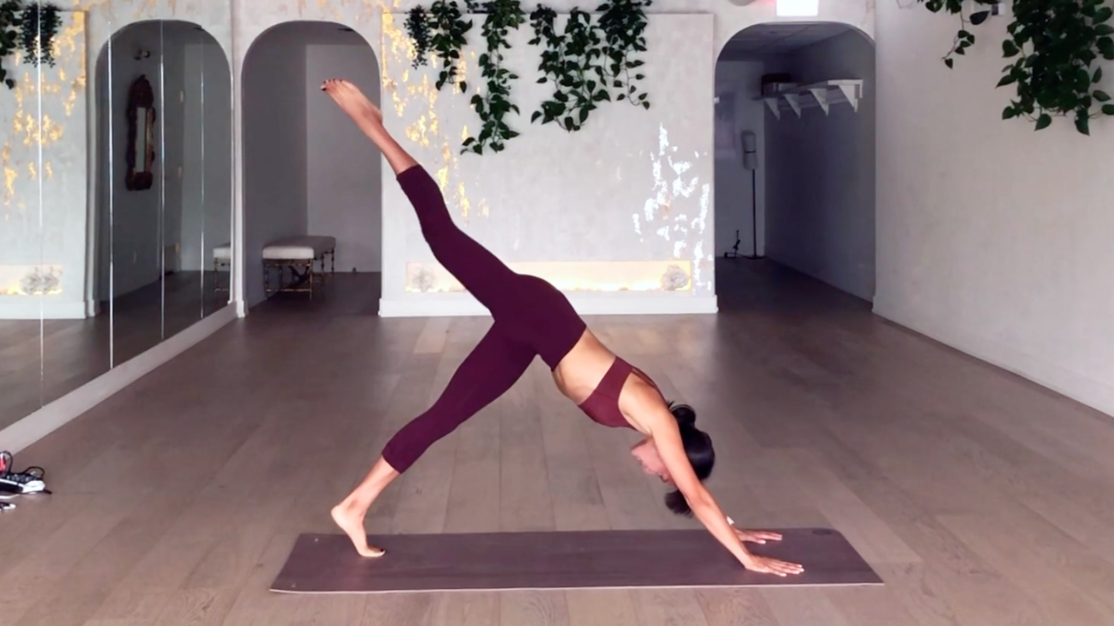 26 Min Bodyweight Sculpt & Core Challenge w/ Jen