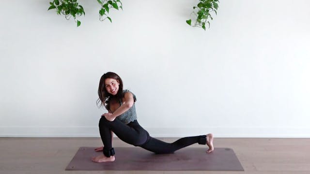 13 Min Pilates Yoga Flow w/ Elmira