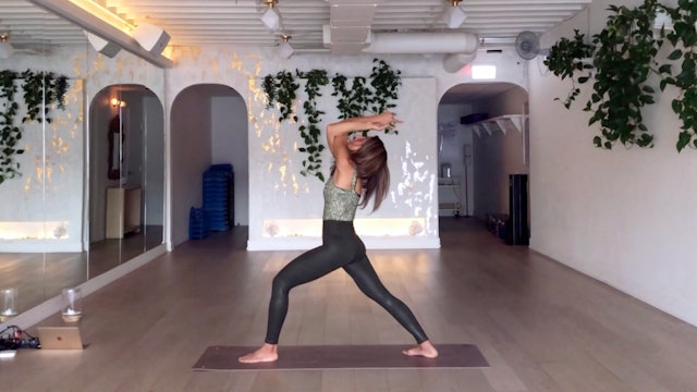 19 Min Strong Yoga Flow w/ Elmira