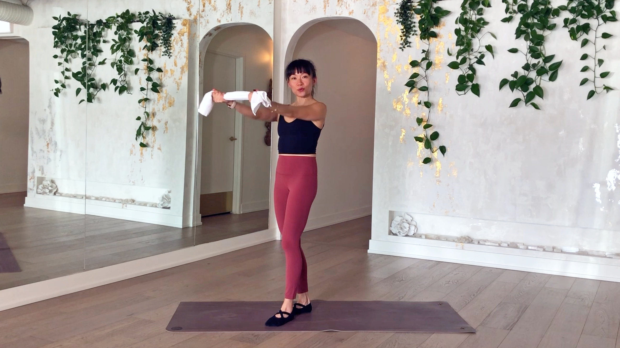 6 Min Towel Dancer Arms w/ Jen