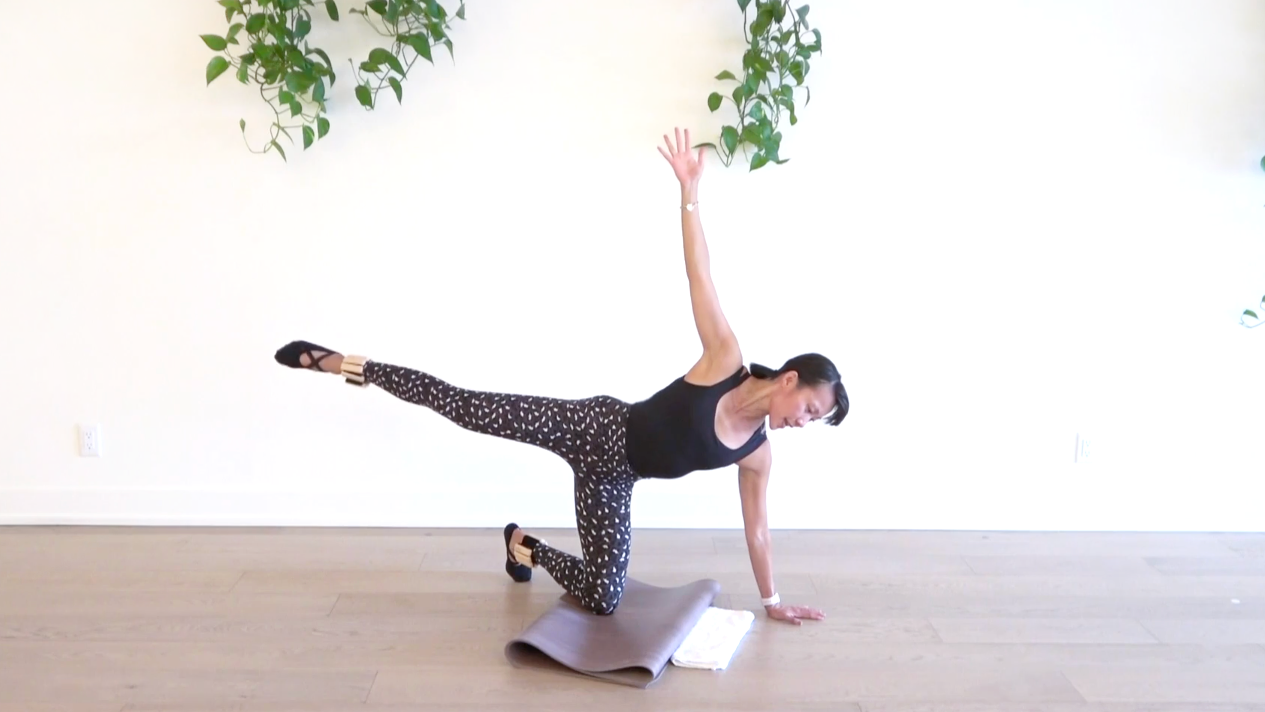 19 Min Fiery Full Body Mat Sculpt w/ Jen