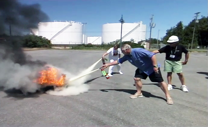 Cruising Tip: Using Fire Extinguisher