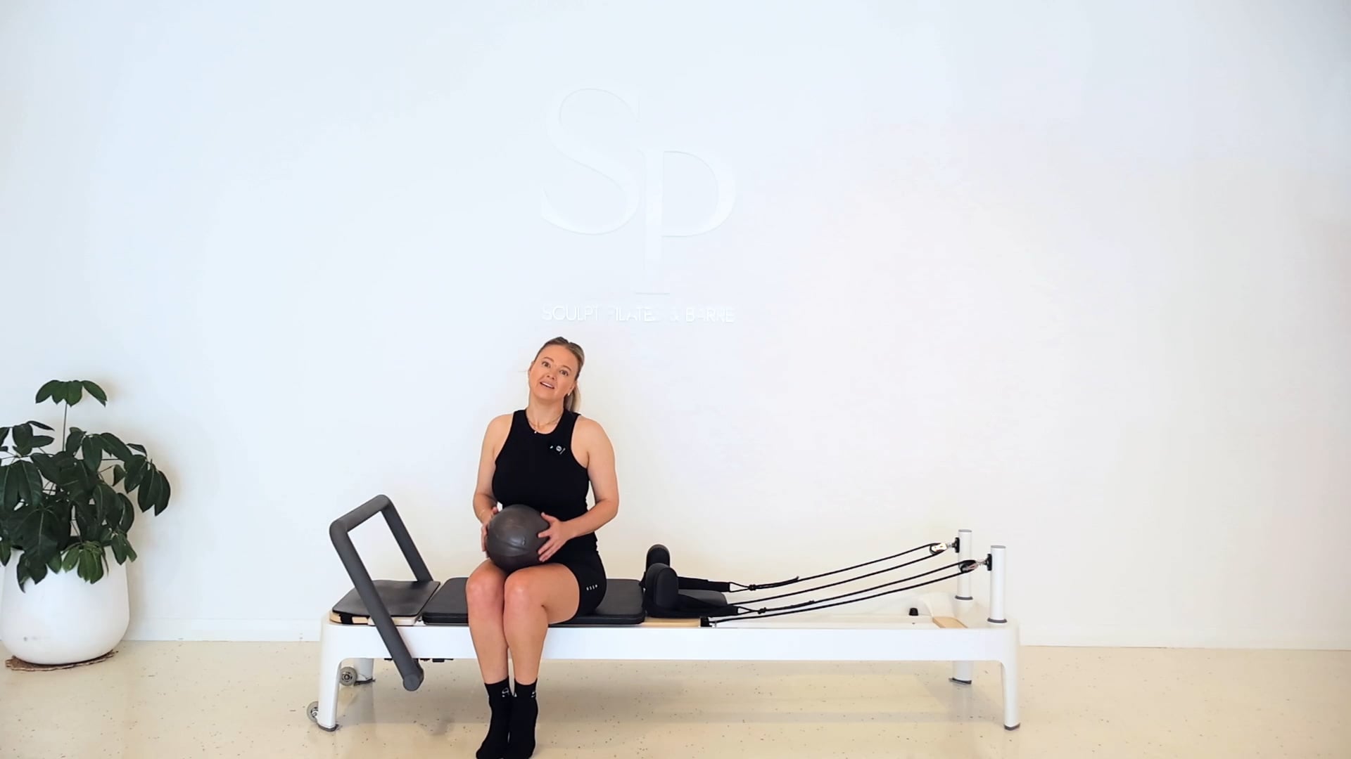 Reformer Glutes & Abs 22 mins