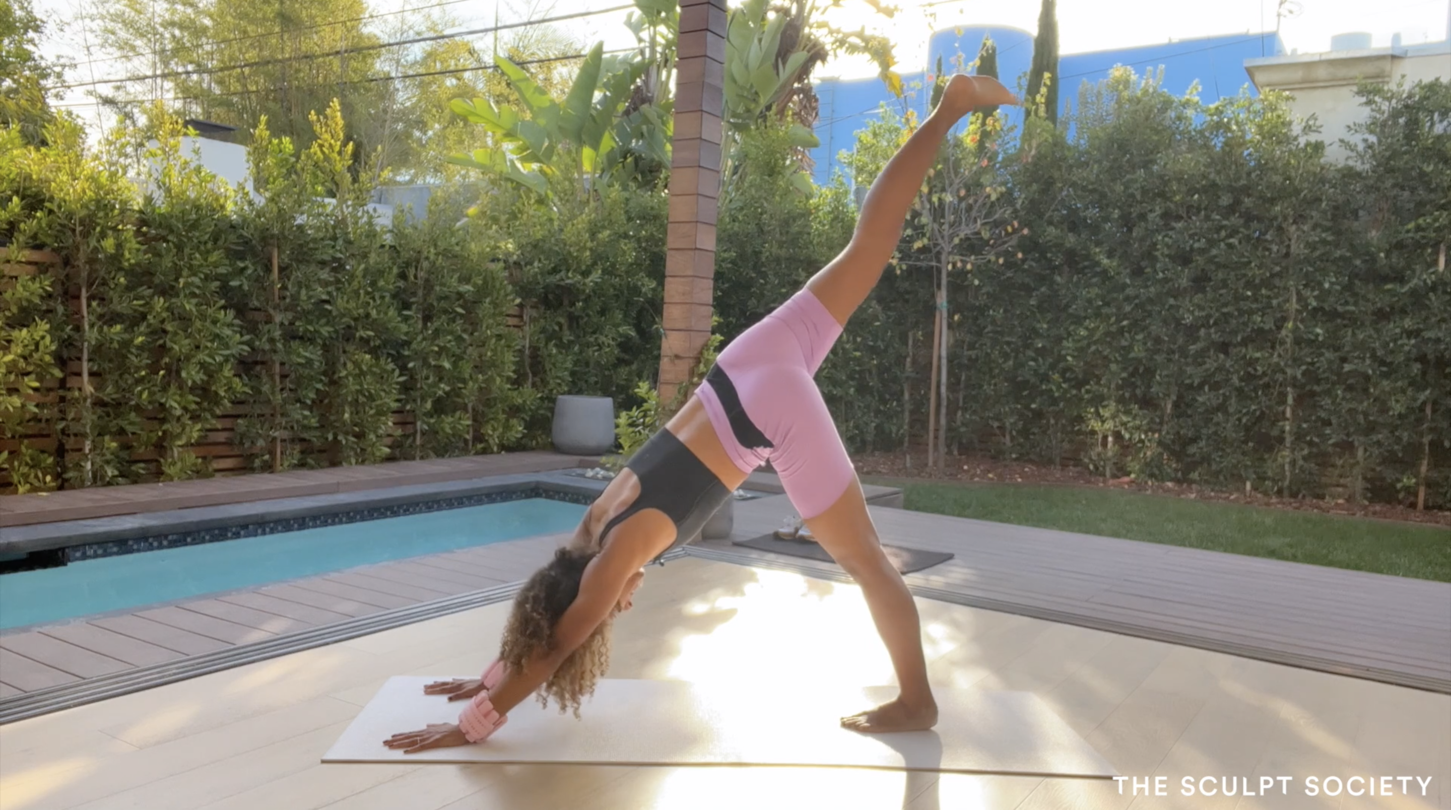 22MIN YOGA SCULPT WITH WRIST WEIGHTS 11